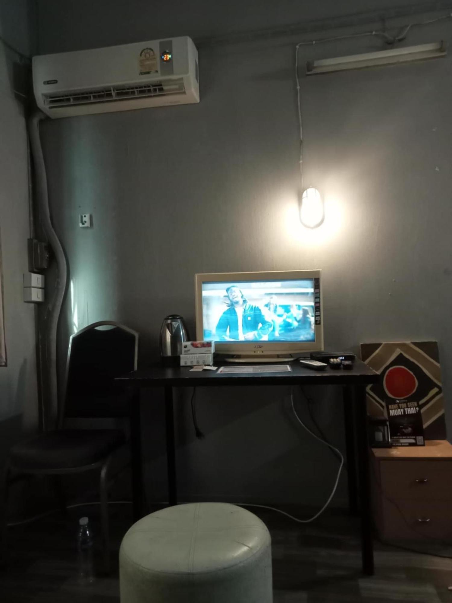 Bang Lumphu House&Bistro Apartment Банкок Екстериор снимка