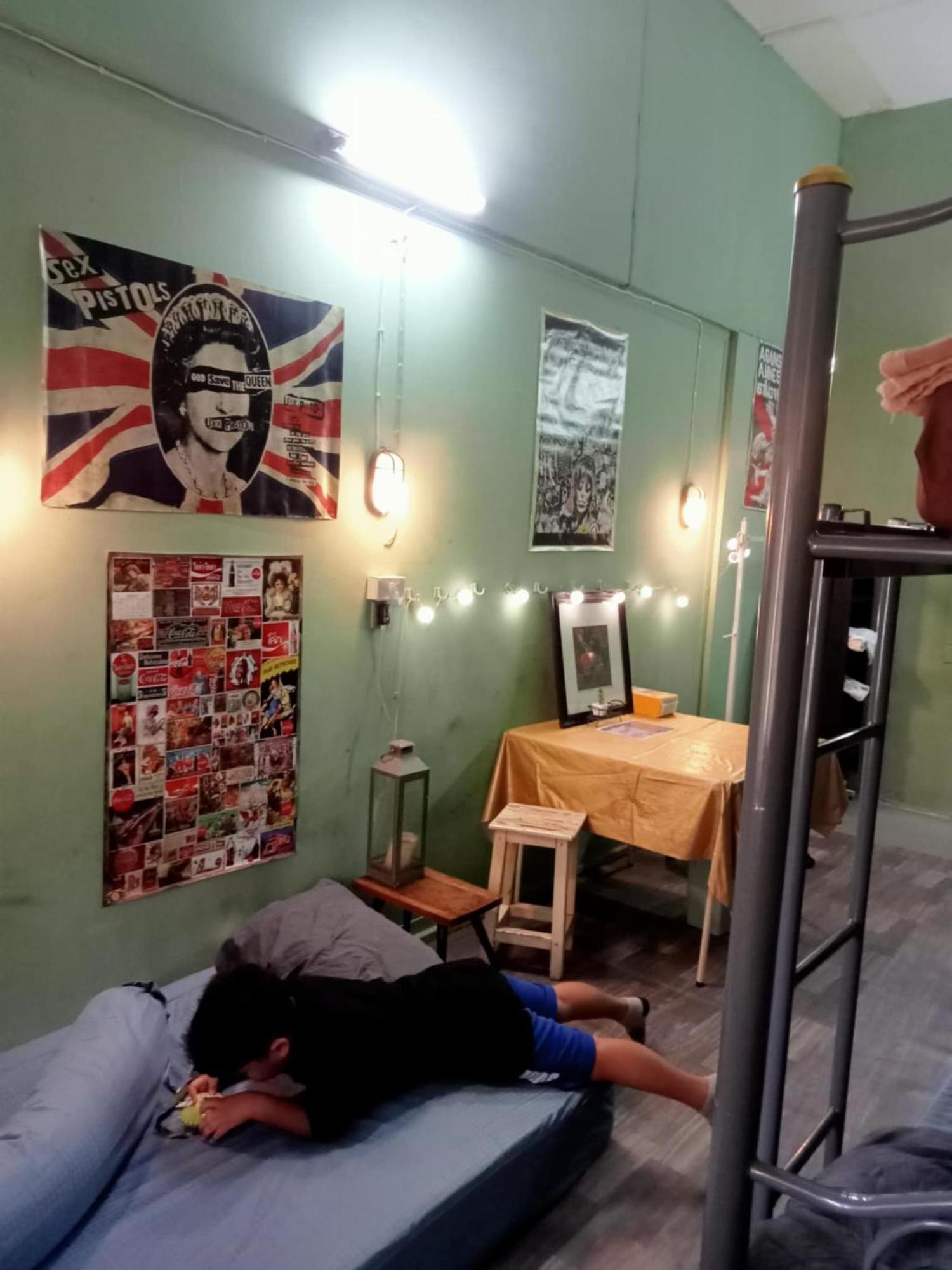 Bang Lumphu House&Bistro Apartment Банкок Екстериор снимка